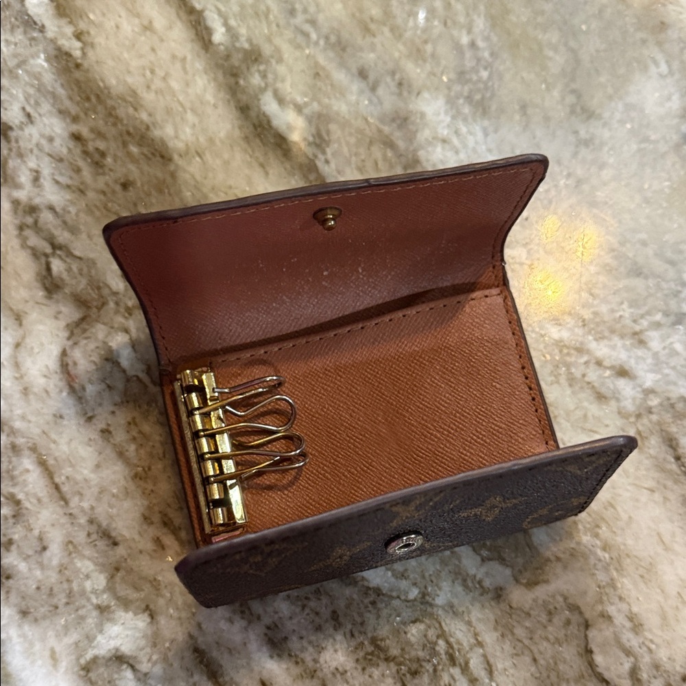 Louis Vuitton Classic Monogram Key Holder - Picture 7 of 12